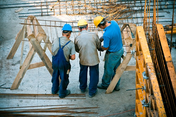 Invista em uma empresa de construção civil para seus projetos, como a Brazabe